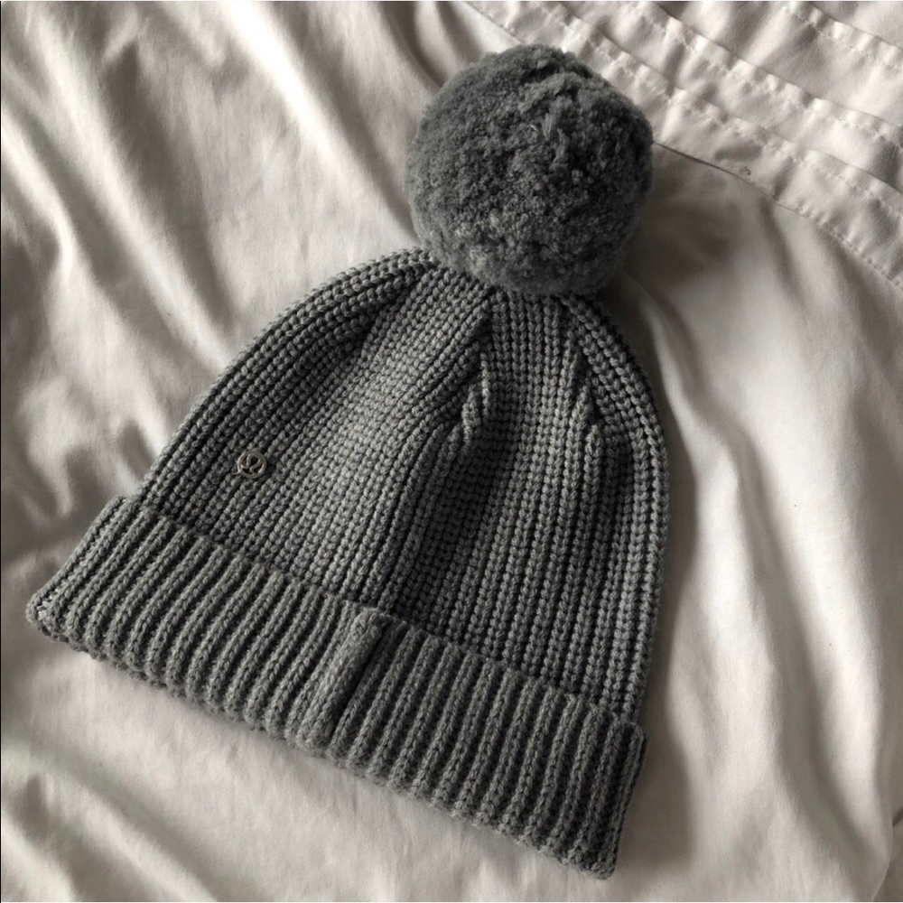 Lululemon beanie with pom pom